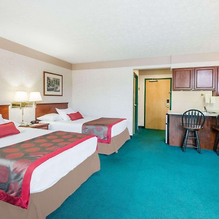 Ramada By Wyndham Strasburg Dover Экстерьер фото