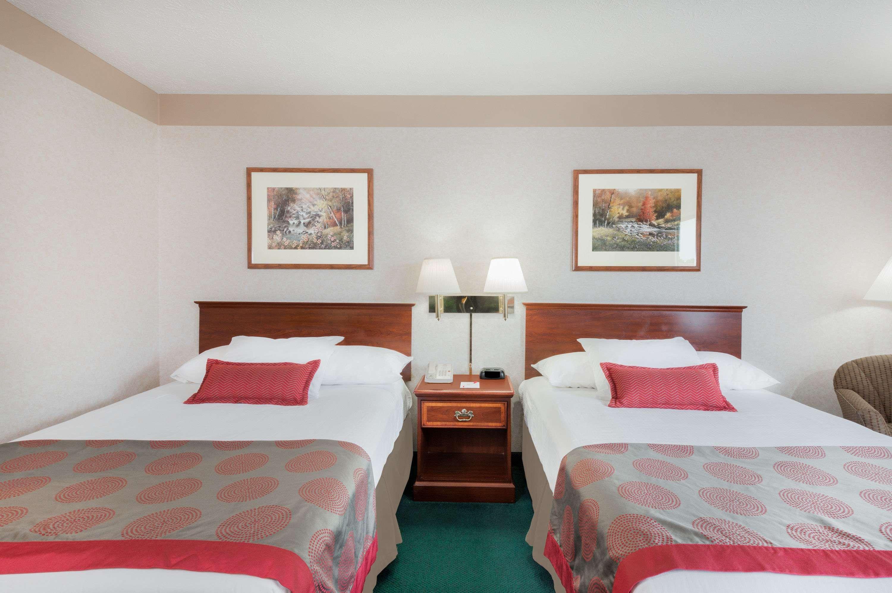 Ramada By Wyndham Strasburg Dover Экстерьер фото