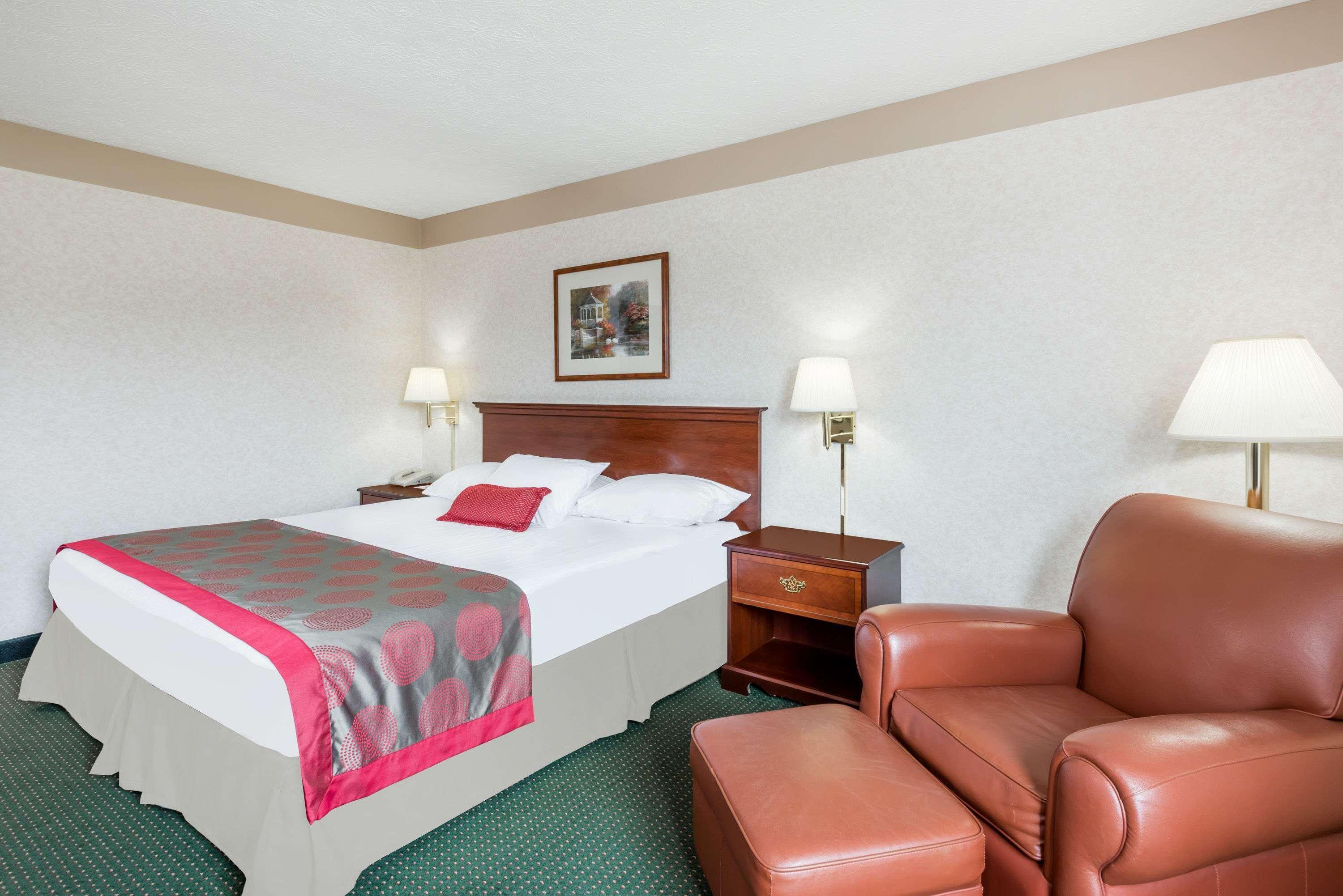 Ramada By Wyndham Strasburg Dover Экстерьер фото