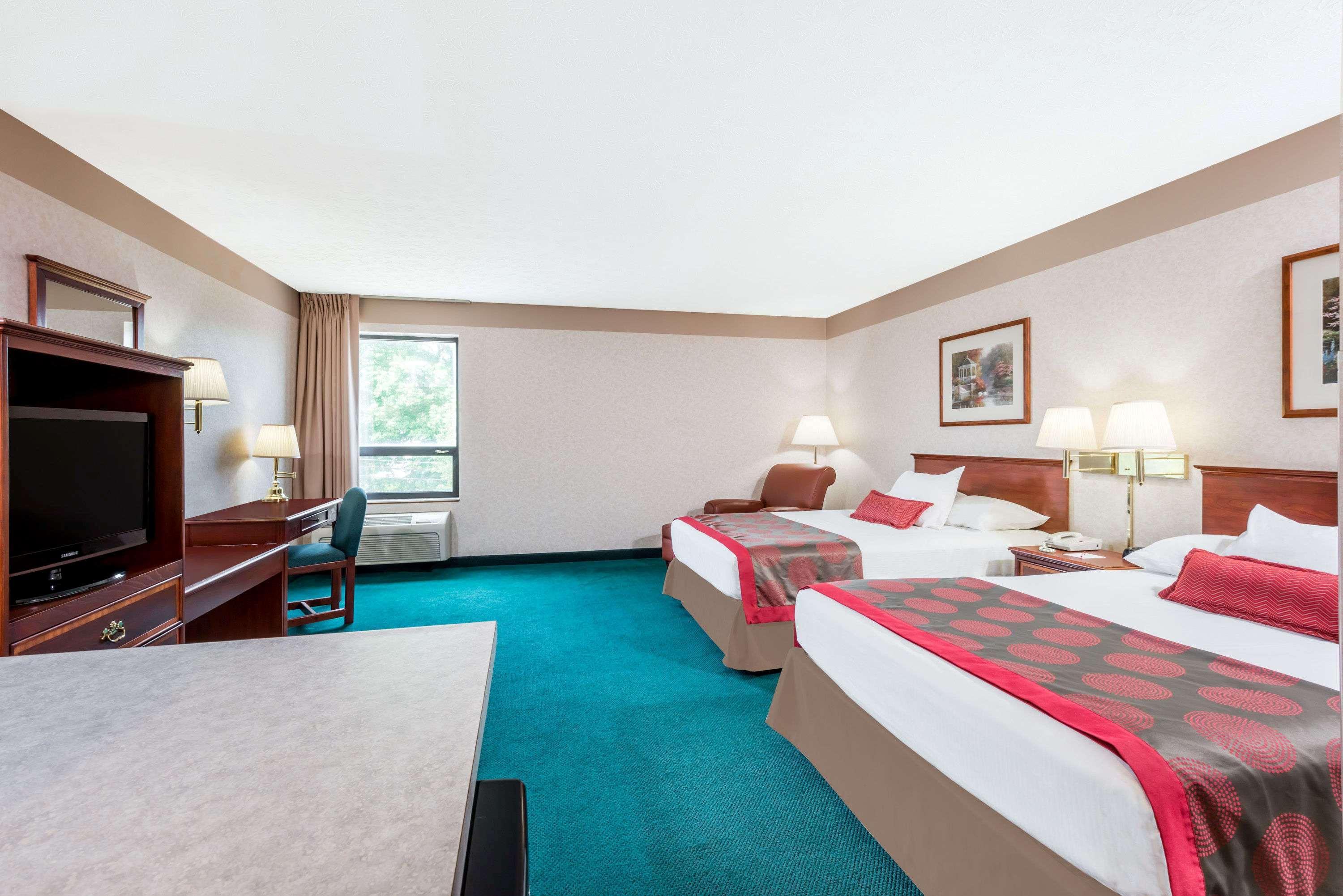 Ramada By Wyndham Strasburg Dover Экстерьер фото