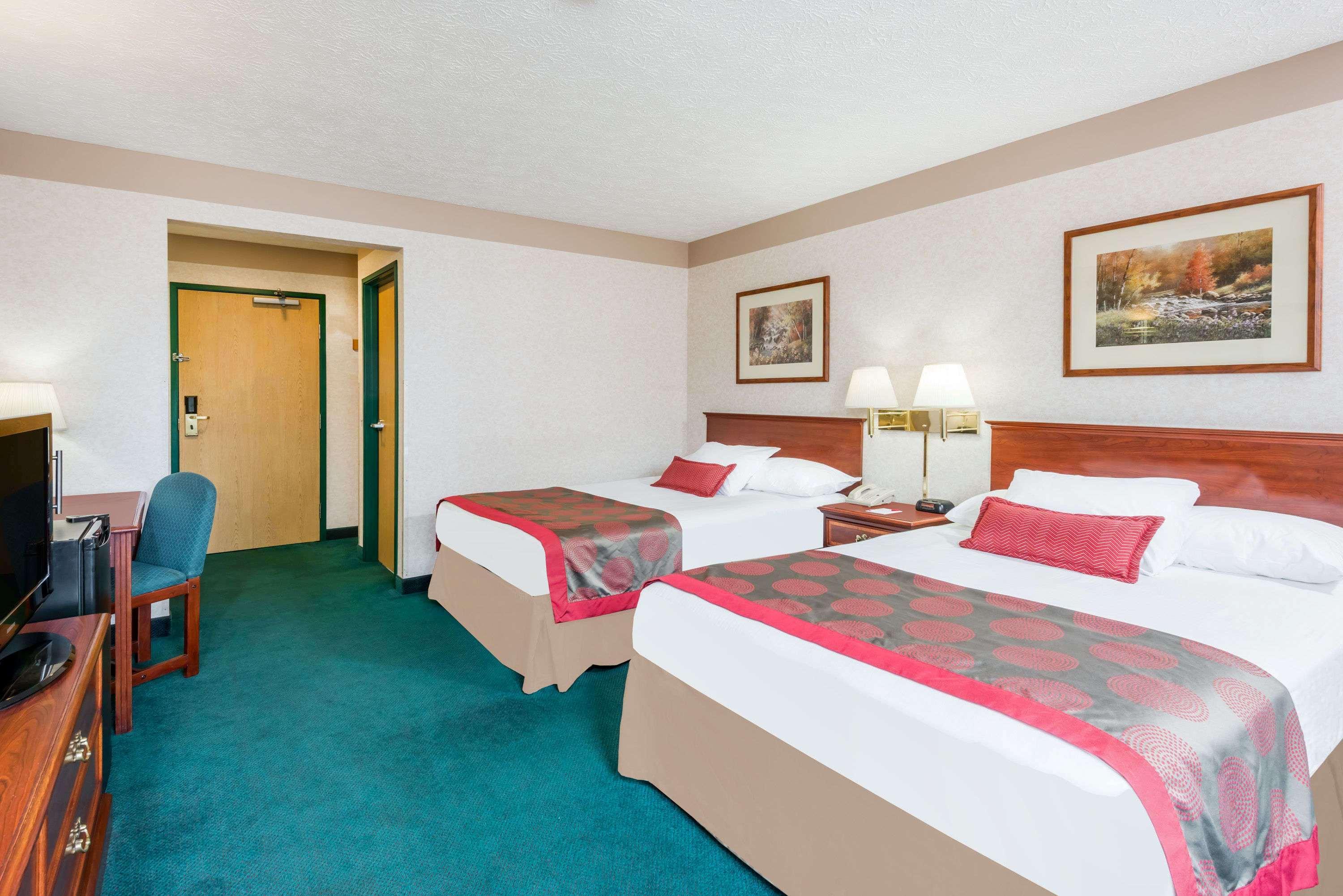 Ramada By Wyndham Strasburg Dover Экстерьер фото